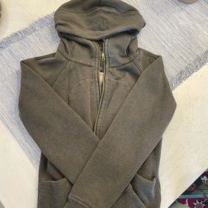 Lululemon Scuba hoodie sz 6 fatigue green